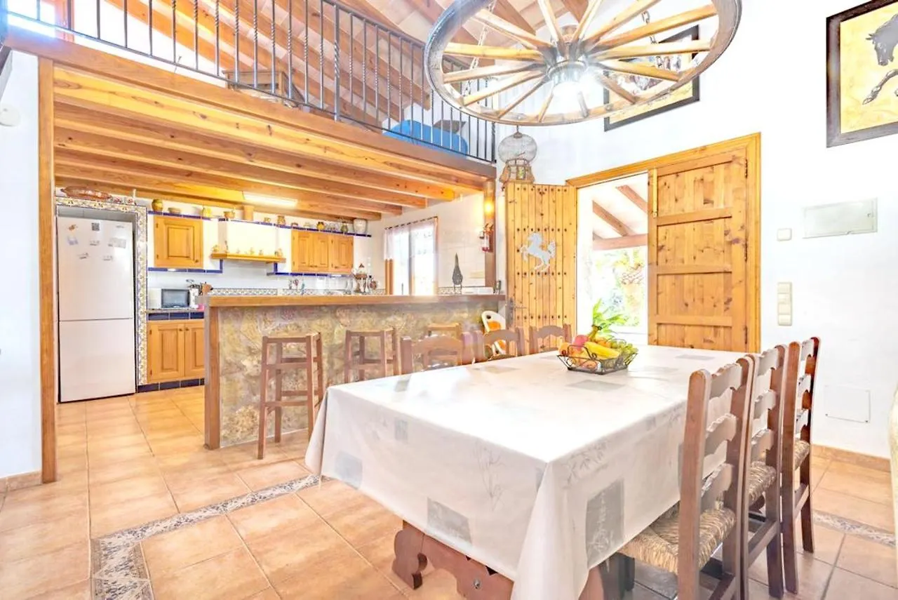 Villa With 2 Bedrooms In Mallorca With Wonderful Mountain View Private Pool Enclosed Garden 3 Km From The Beach  ポレンサ